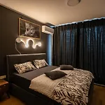Hermes Apartment & 2 Free Garage Secured Parkings