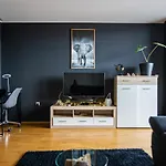 Hermes Apartment & 2 Free Garage Secured Parkings