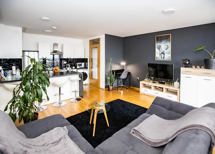 Hermes Apartment & 2 Free Garage Secured Parkings